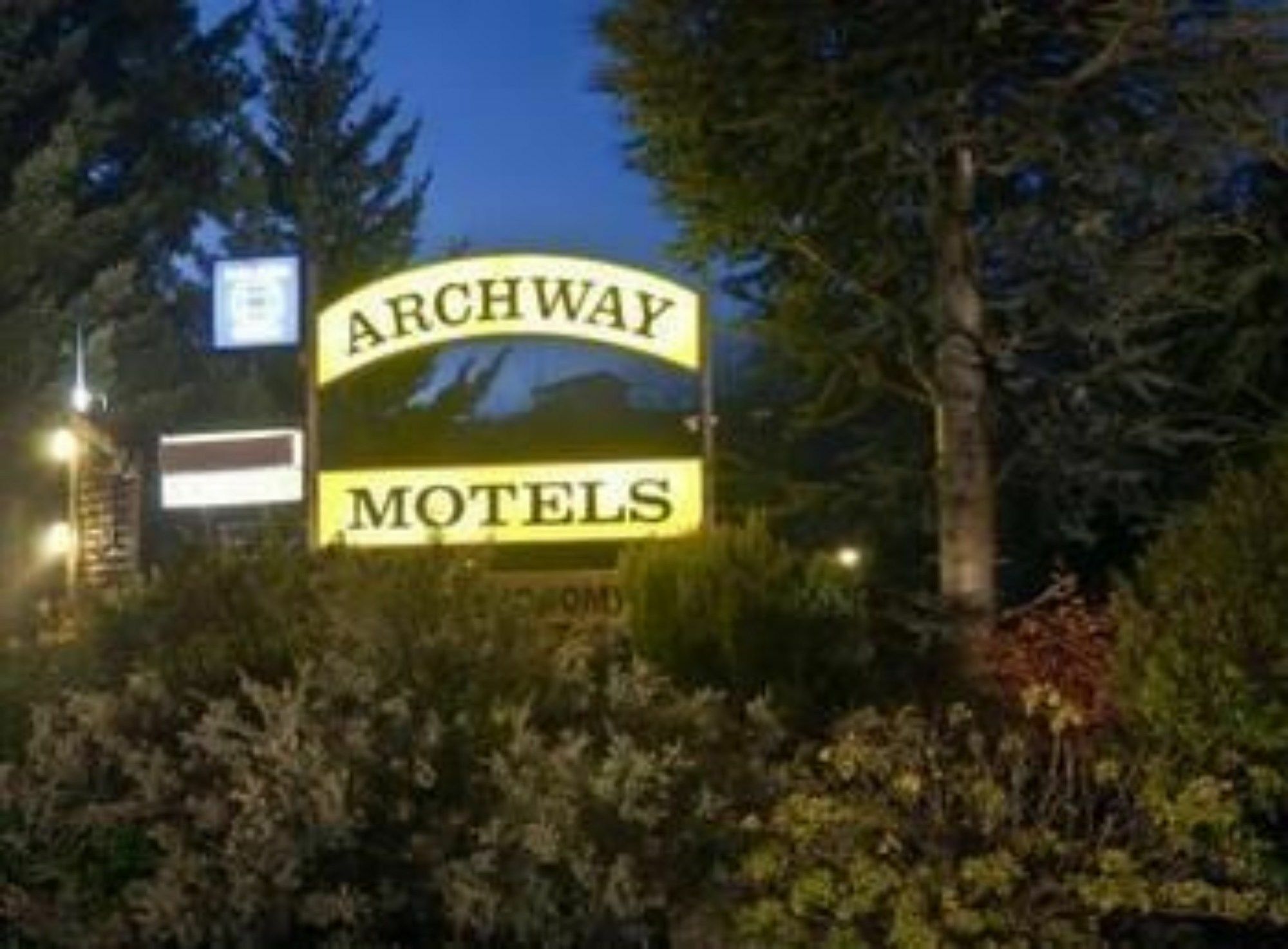 Archway Motels & Chalets Ванака Экстерьер фото