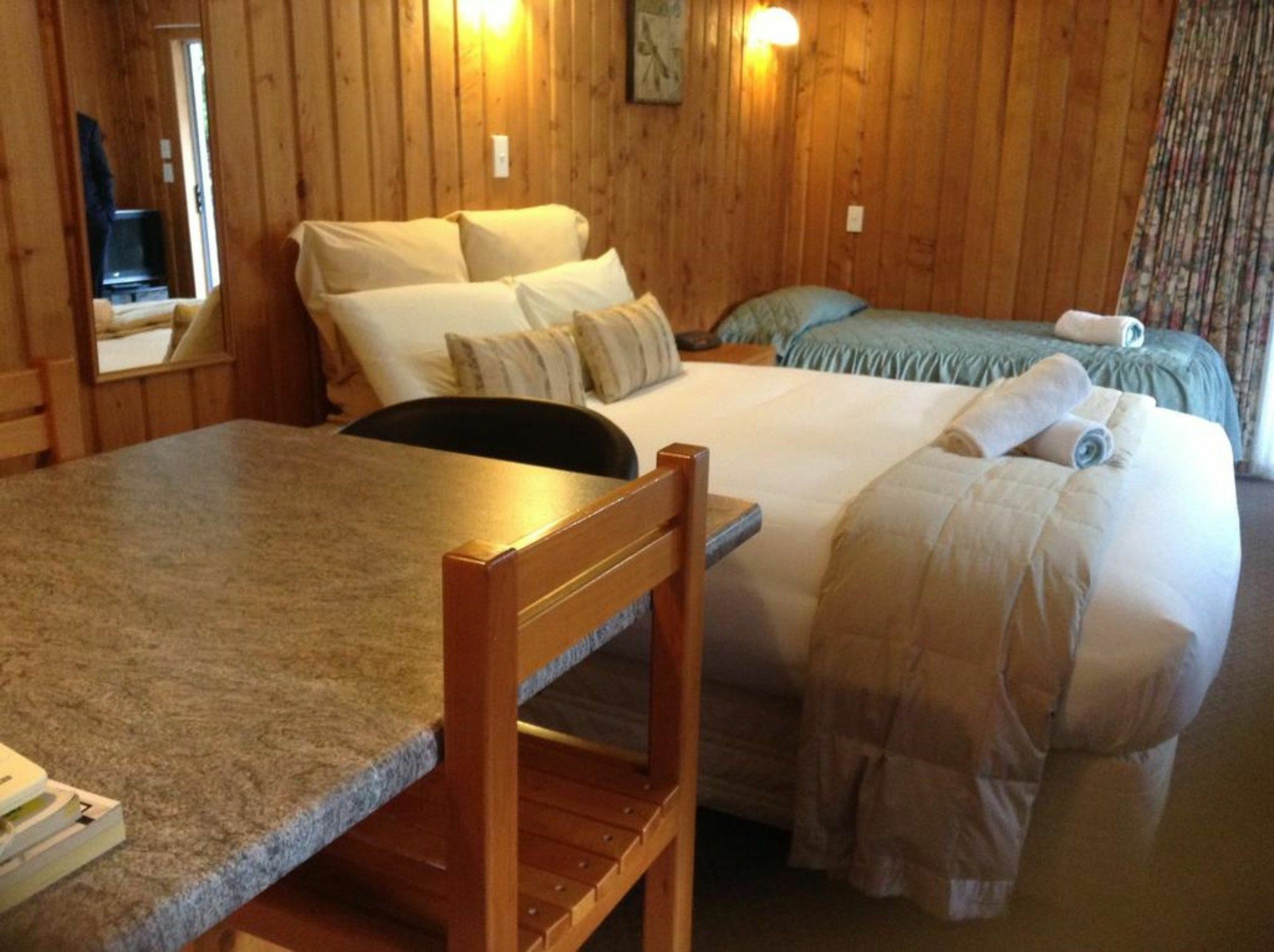 Archway Motels & Chalets Ванака Экстерьер фото